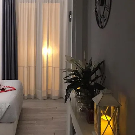 Royal Gardens Bed & Breakfast *