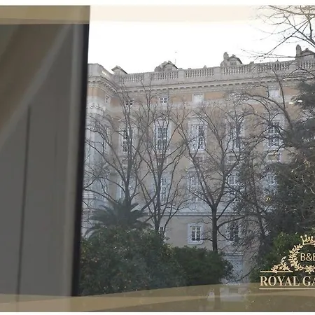 לינה וארוחת בוקר Royal Gardens 4*