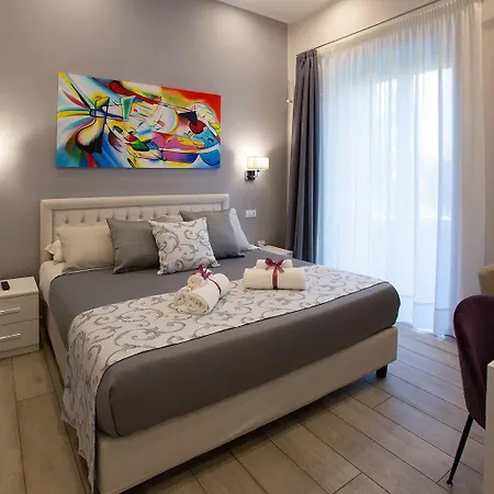 לינה וארוחת בוקר Royal Gardens קאסרטה