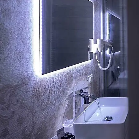 فندق مبيت وإفطار Royal Gardens 4*